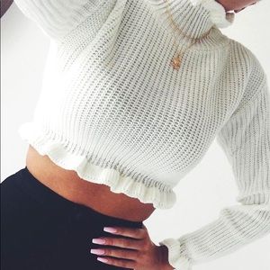WHITE RUFFLE HEM CHUNKY KNIT CROP JUMPER